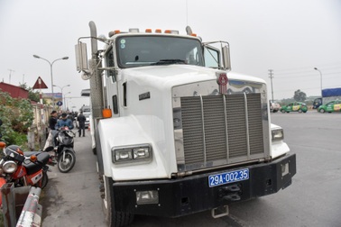 Cận cảnh xe cẩu "khủng" vừa được điều tới trạm BOT quốc lộ 5