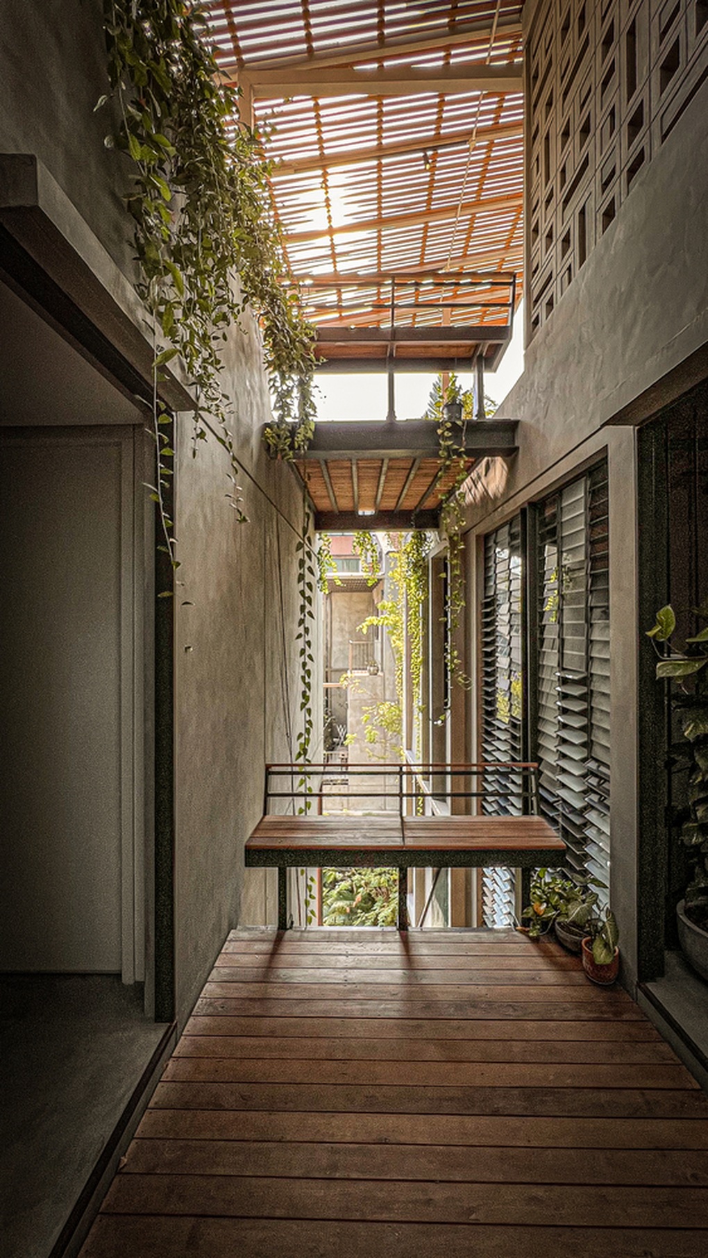 Dãy shophouse cũ kỹ hóa thành không gian sống bắt mắt - 9 Dãy shophouse cũ kỹ hóa thành không gian sống bắt mắt - 9