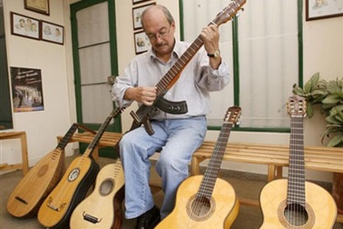 Chùm ảnh: "Biến" súng thành cây đàn ghi-ta