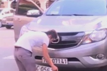 Bắt giữ xe chở gỗ lậu phát, hiện thêm nhiều bảng số xe giả