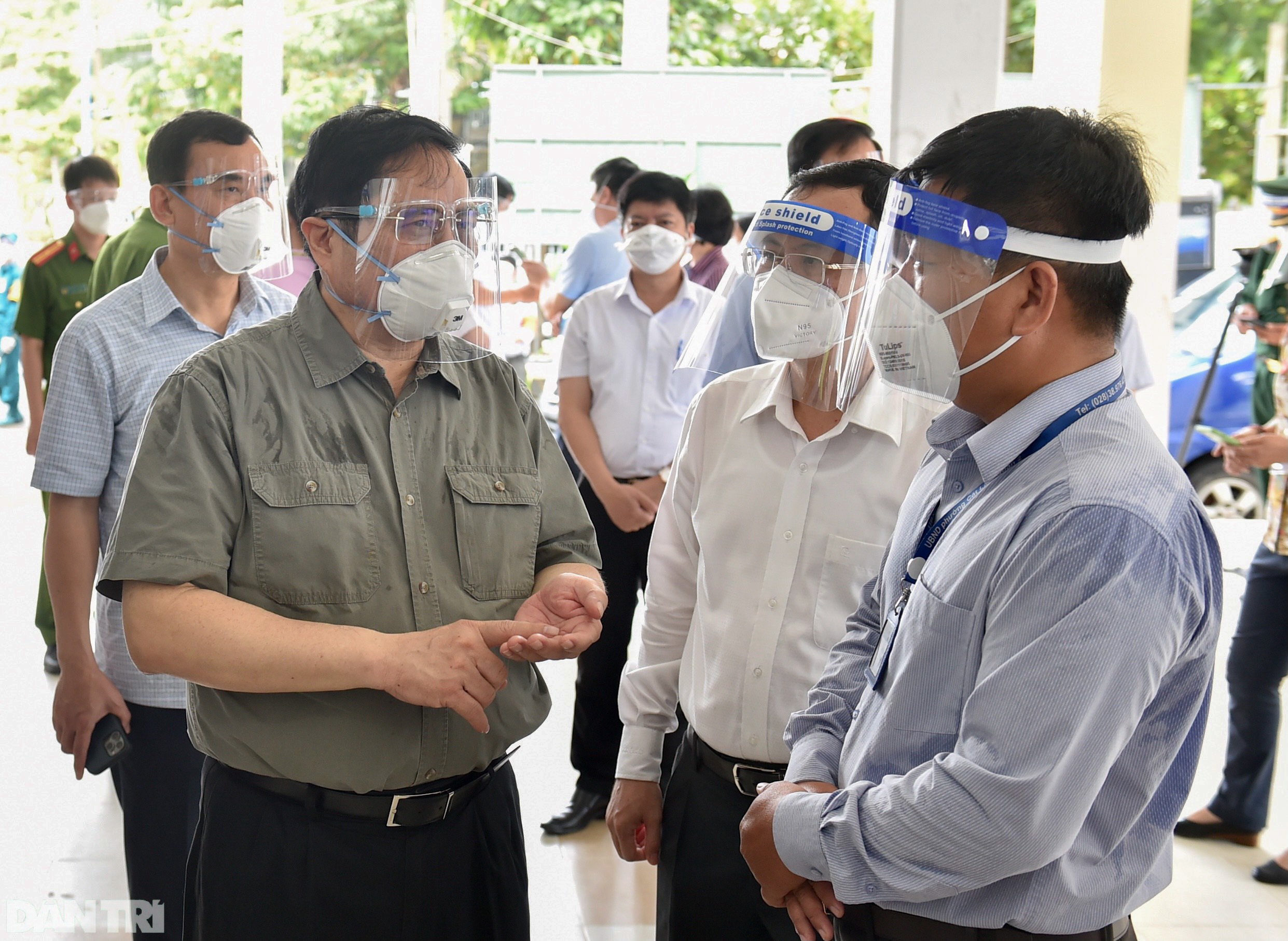 Ngày làm việc khẩn trương của Thủ tướng tại pháo đài chống dịch TPHCM - 1 Ngày làm việc khẩn trương của Thủ tướng tại pháo đài chống dịch TPHCM - 1