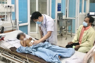 Cậu bé suýt chết vì thèm ăn… chăn, quần áo