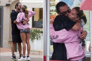 "Cô gái đẹp nhất thế giới" hôn say đắm bạn trai trên phố