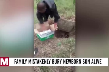 Nghe âm thanh lạ vọng lên từ nấm mồ, đào lên thấy cảnh thương tâm