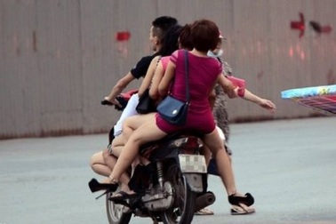 “Người vận chuyển” chân dài và những cuộc tranh giành địa bàn đẫm máu