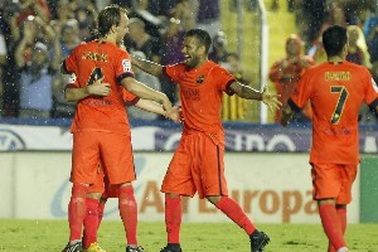 Thắng đậm Levante, Barcelona vững ngôi đầu bảng