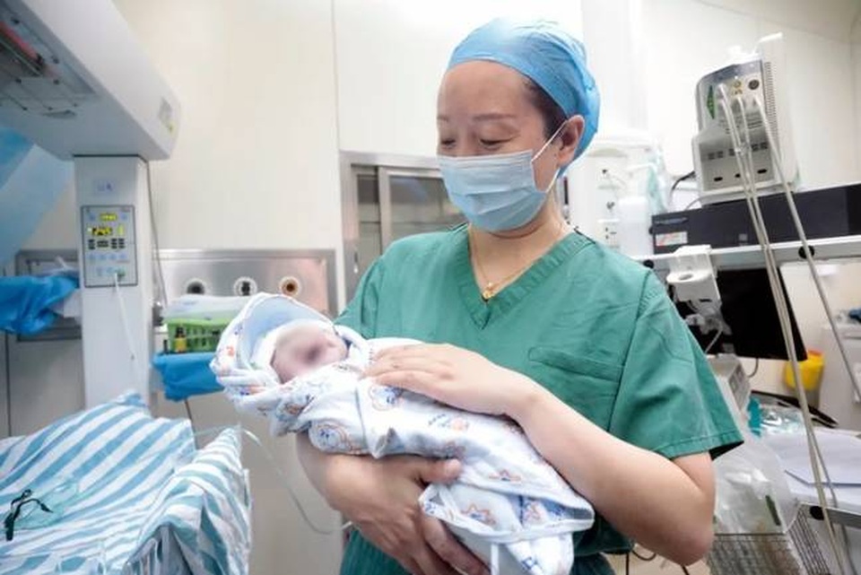 Hy hữu ca sinh đôi cách nhau... 10 năm - 2 Hy hữu ca sinh đôi cách nhau... 10 năm - 2
