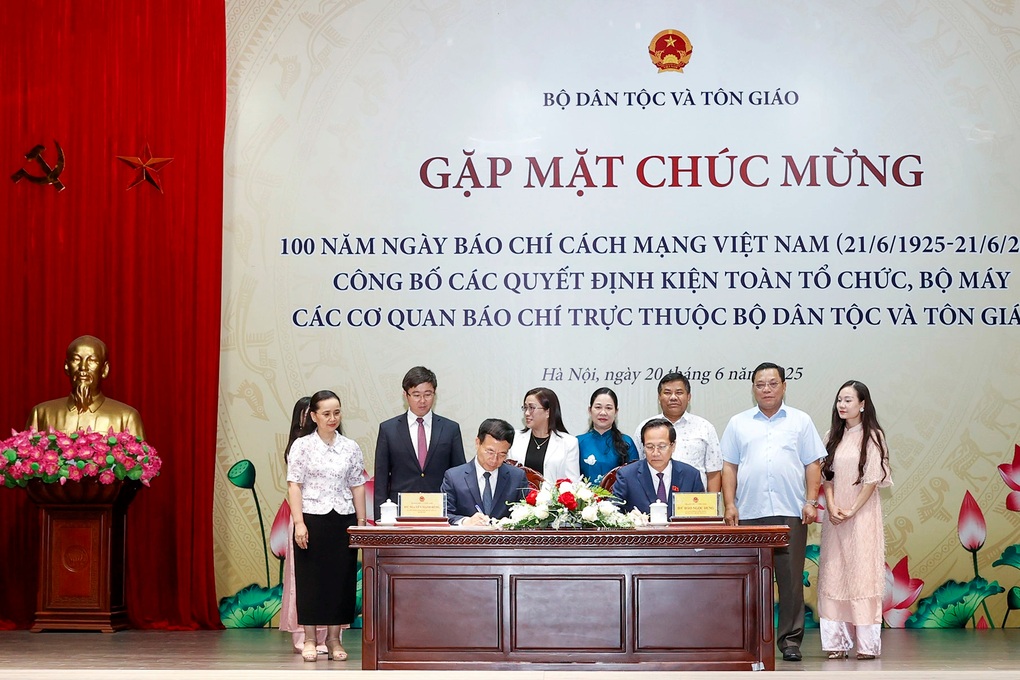Chuyển giao báo VietNamNet về Bộ Dân tộc và Tôn giáo - 1 Chuyển giao báo VietNamNet về Bộ Dân tộc và Tôn giáo - 1