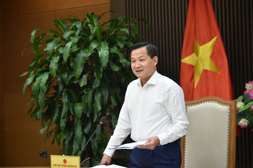 Đảm bảo tiền lương thỏa đáng với cán bộ, nhân viên y tế - 1 Đảm bảo tiền lương thỏa đáng với cán bộ, nhân viên y tế - 1
