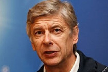 HLV Wenger bất mãn với Ban lãnh đạo Arsenal