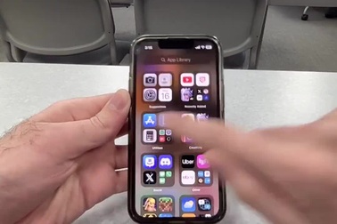 iPhone 13 mini chạy iOS 17.1.1 gặp lỗi lạ khiến thiết bị thành "cục gạch"