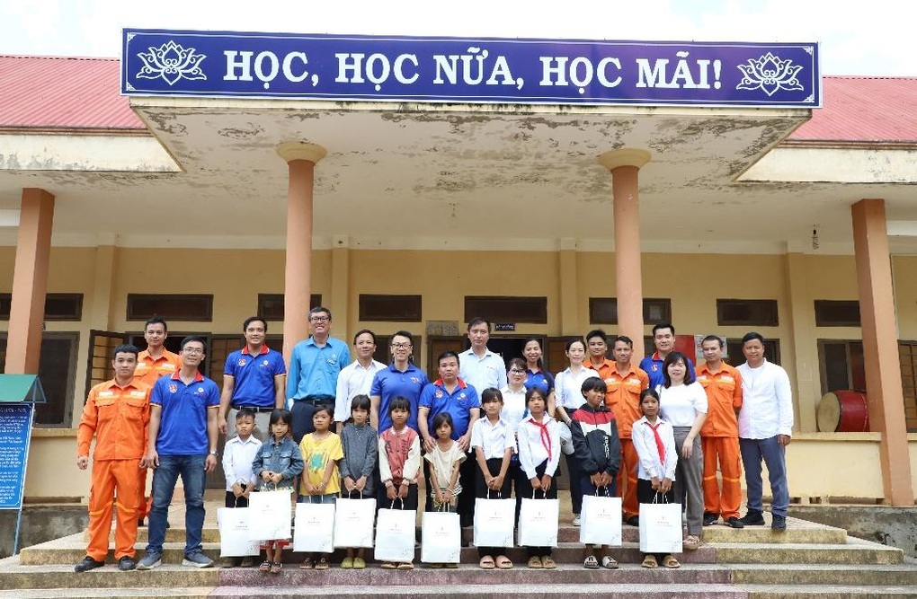 Nhiều hoạt động trao gửi yêu thương đến học sinh Đắk Lắk, Đắk Nông - 1 Nhiều hoạt động trao gửi yêu thương đến học sinh Đắk Lắk, Đắk Nông - 1