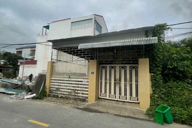 Giải cứu người đàn ông nhốt mình trong phòng với 3 bình gas đã mở van