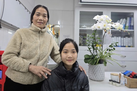 Từ giọt nước mắt nơi giường bệnh đến nụ cười hạnh phúc của cô gái 23 tuổi