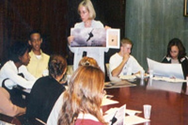 Khi là “trưởng lão” nơi công sở 