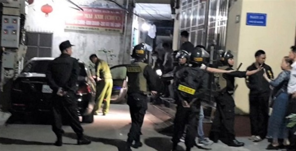 Vừa lĩnh án tù, trùm cho vay nặng lãi Chúc Nhị tiếp tục bị khởi tố - 1 Vừa lĩnh án tù, trùm cho vay nặng lãi Chúc Nhị tiếp tục bị khởi tố - 1