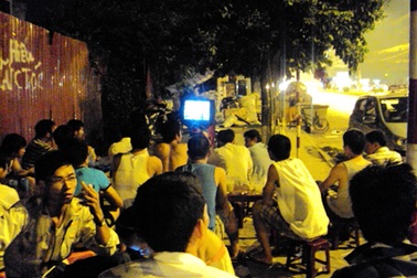 Xem World Cup ở quán trà đá