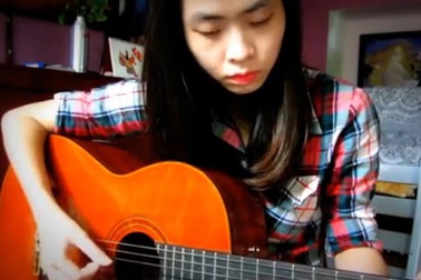 Clip cô gái chơi guitar hát tình ca hút 90.000 lượt xem