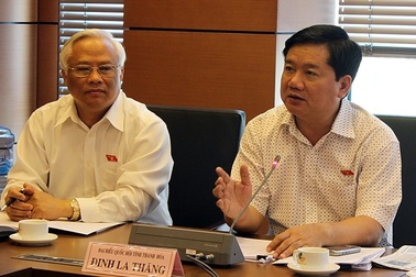 “Giấy phép lái xe số tự động không phải một loại giấy phép con”