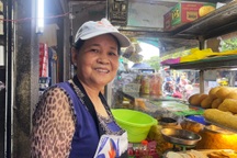 Từ quầy bánh mì bán ở bãi rác, bà chủ TPHCM nuôi 9 người em, mua 9 căn nhà