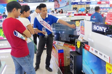 Mua Tivi tại Trần Anh: Hàng tốt, quà chất, còn có cơ hội cưỡi Ducati về nhà