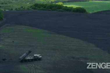 Pháo phản lực "Cơn lốc" của quân đội Nga tiêu diệt mục tiêu tại Ukraine