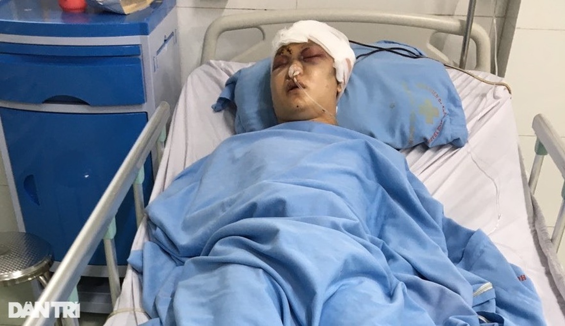 Bỏ học chăm mẹ bệnh, bố thần kinh, cậu sinh viên gặp nạn vô cùng nguy kịch - 2 Bỏ học chăm mẹ bệnh, bố thần kinh, cậu sinh viên gặp nạn vô cùng nguy kịch - 2