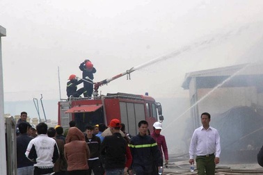 Cháy lớn tại Công ty Bông Thái Bình