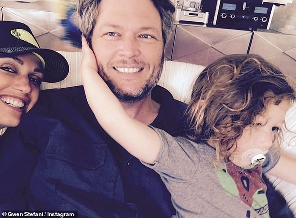 Ngày của Cha: Gwen Stefani chúc mừng bạn trai, lờ đi chồng cũ - 2 Ngày của Cha: Gwen Stefani chúc mừng bạn trai, lờ đi chồng cũ - 2