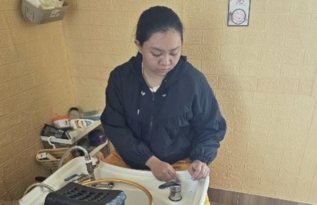 Trộm vàng của khách, chủ tiệm massage ở Lâm Đồng bị khởi tố - 1
