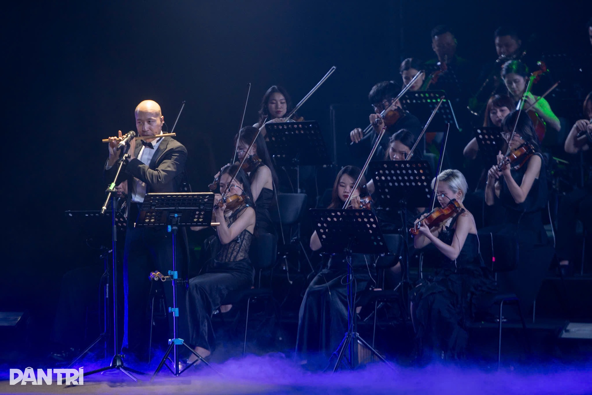 Những khoảnh khắc ấn tượng, bùng nổ trong concert Rực rỡ ngày mới - 2 Những khoảnh khắc ấn tượng, bùng nổ trong concert Rực rỡ ngày mới - 2