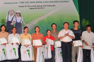 60 hộ nông dân có con học giỏi được hỗ trợ vốn làm ăn