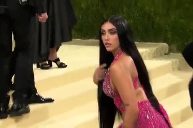 Lourdes Leon điệu đà dự MET gala