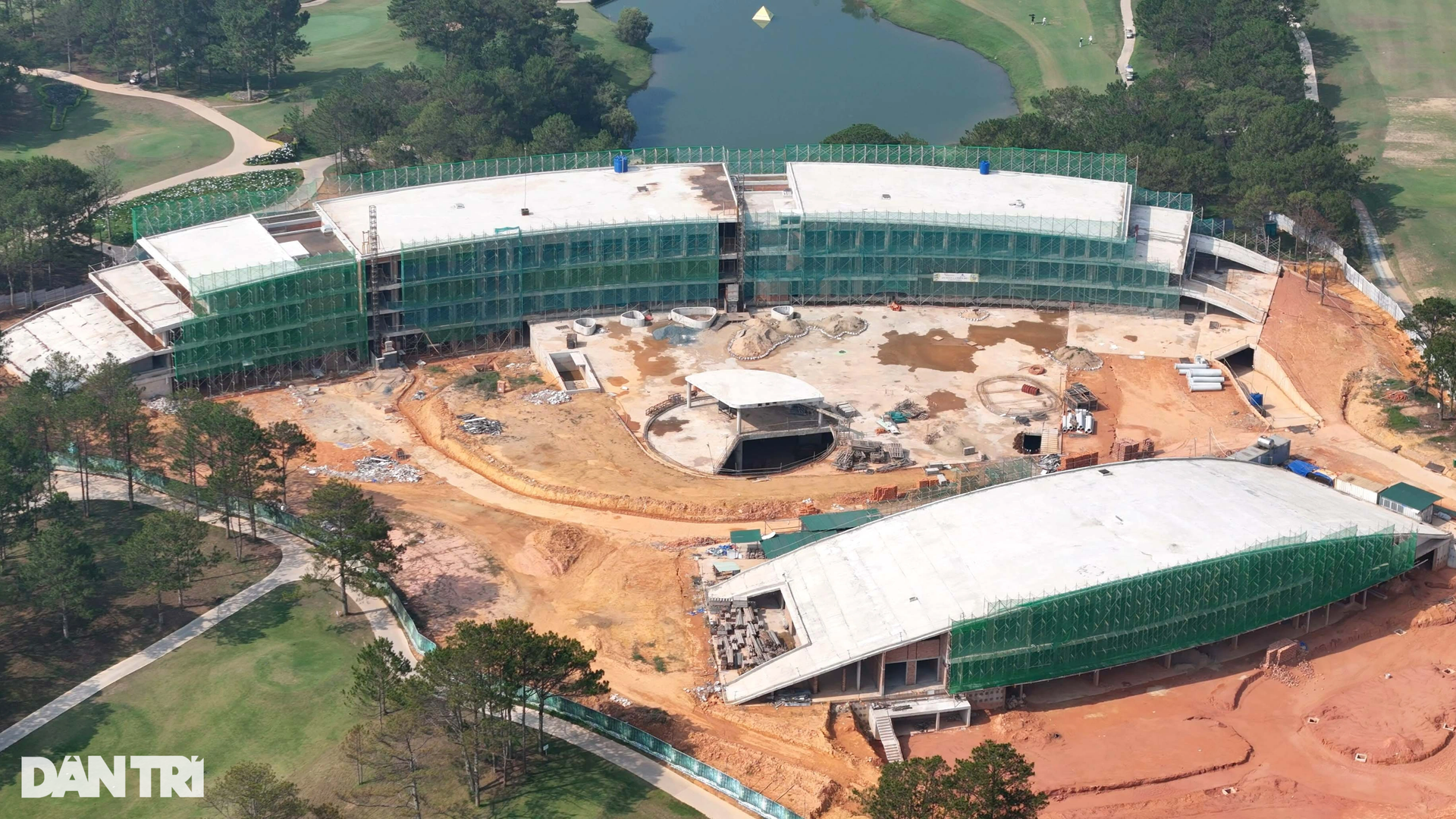 Cụm công trình không phép trong sân golf gây ồn ào thời gian qua tại Đà Lạt - 9 Cụm công trình không phép trong sân golf gây ồn ào thời gian qua tại Đà Lạt - 9