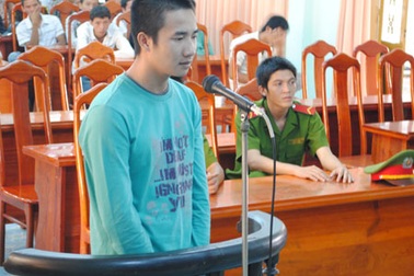 Nghi bị nói xấu, chém người liên tiếp