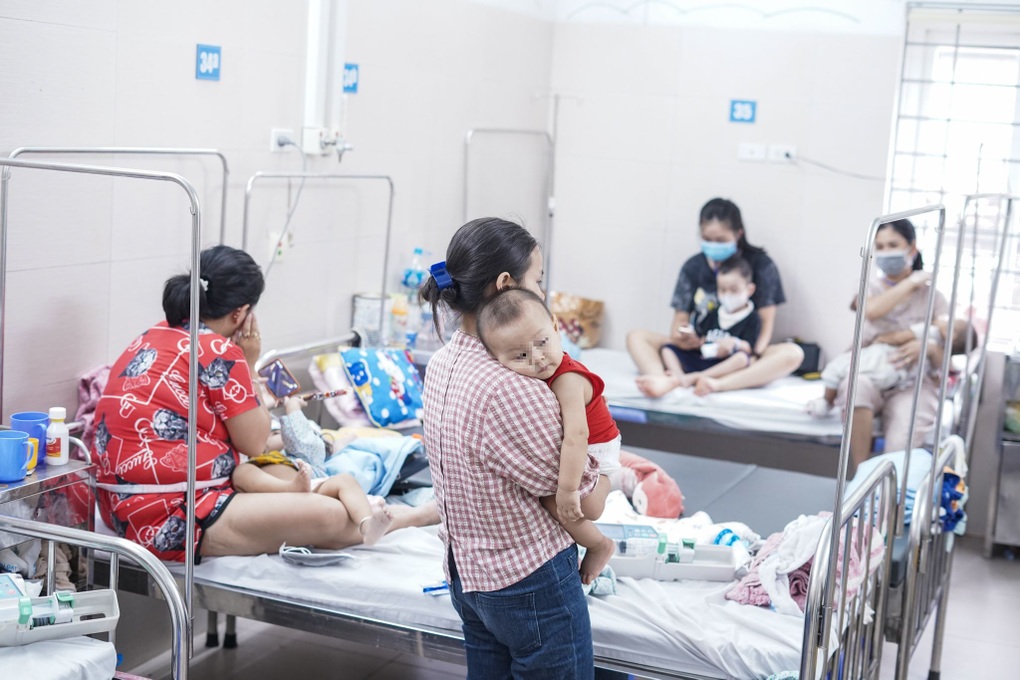 Nóng: Tay chân miệng tại Hà Nội vượt mốc 1.000 ca, có trường hợp thở máy - 1 Nóng: Tay chân miệng tại Hà Nội vượt mốc 1.000 ca, có trường hợp thở máy - 1