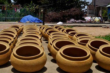 Người giữ lửa làng gốm Quế An