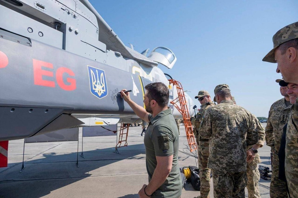 Pháp viện trợ Ukraine tên lửa có thể săn lùng huyết mạch hậu cần của Nga - 1 Pháp viện trợ Ukraine tên lửa có thể săn lùng huyết mạch hậu cần của Nga - 1
