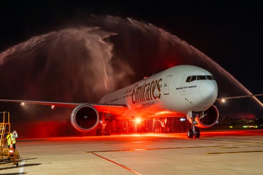 Máy bay Boeing 777 của Emirates đưa khách từ Dubai đến Đà Nẵng