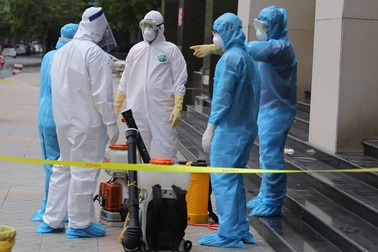 VCCI: Nên cho xuất khẩu khẩu trang, quần áo bảo hộ y tế "cứu" ngành dệt may