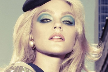 Gặp lại siêu mẫu “búp bê” Jessica Stam 