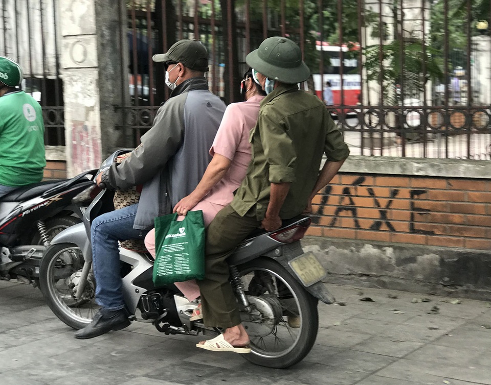 Dịch vụ xe ôm đắt khách khi dòng người ùn ùn trở lại Thủ đô - 6 Dịch vụ xe ôm đắt khách khi dòng người ùn ùn trở lại Thủ đô - 6