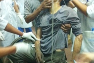 Mất hai chân vì máy nghiền đất