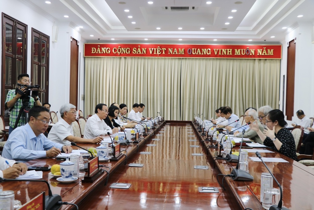 Bí thư Nên đặt mốc thời gian cho dự án cải tạo đường Thái Văn Lung - 2 Bí thư Nên đặt mốc thời gian cho dự án cải tạo đường Thái Văn Lung - 2