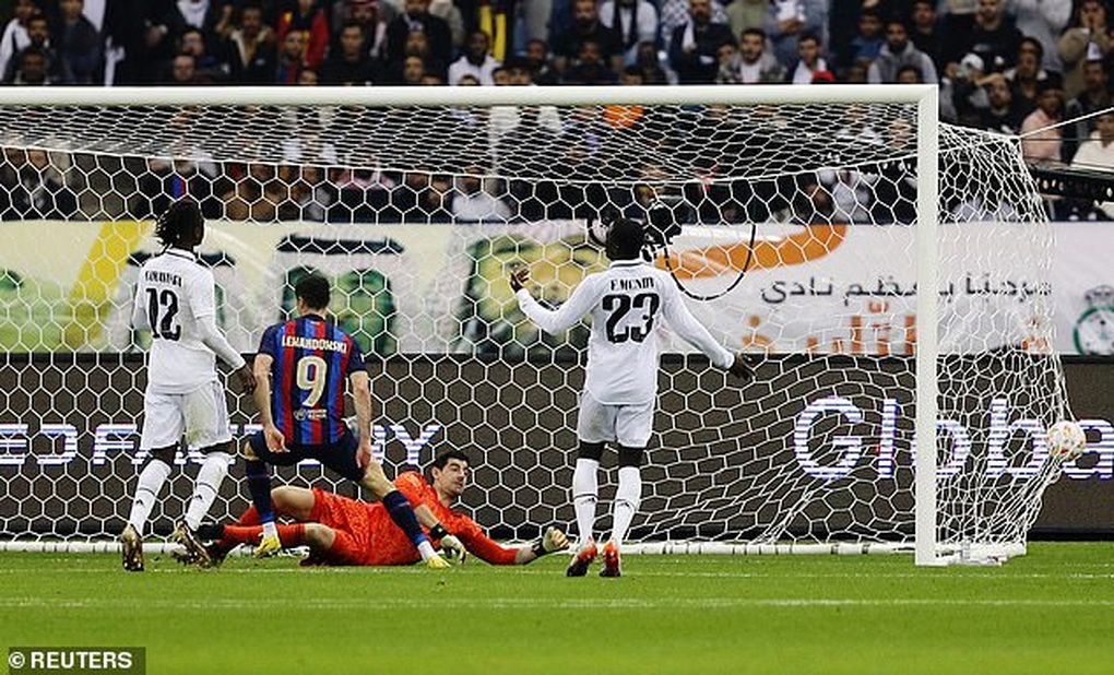 Đánh bại Real Madrid, Barcelona đoạt Siêu Cup Tây Ban Nha - 3 Đánh bại Real Madrid, Barcelona đoạt Siêu Cup Tây Ban Nha - 3
