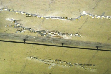 Cận cảnh hầm sông Sài Gòn chi chít "vết thương" 