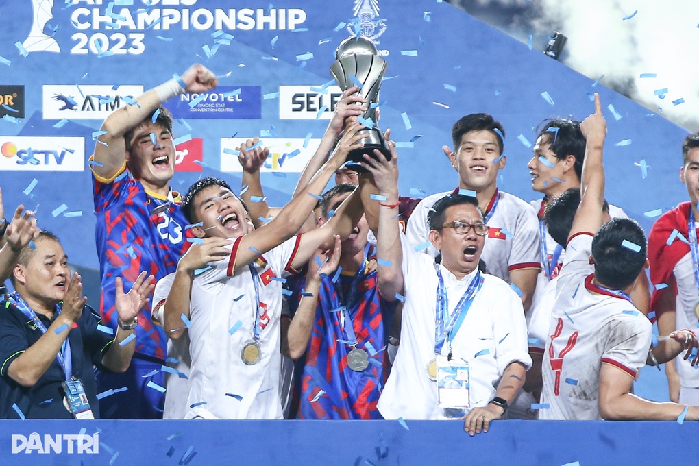 U23 Việt Nam nhận thưởng nóng 1,8 tỷ đồng - 1 U23 Việt Nam nhận thưởng nóng 1,8 tỷ đồng - 1