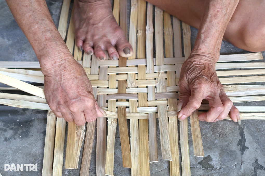 Nghề lãi ít nhưng các lão nông U80 vẫn cặm cụi giữ gìn - 2