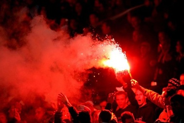 Pháo sáng và những vết thương lòng chẳng thể nguôi