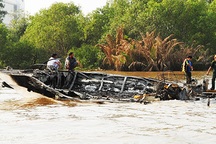 Bộ trưởng Đinh La Thăng cảm ơn các gia đình cứu nạn vụ cháy tàu